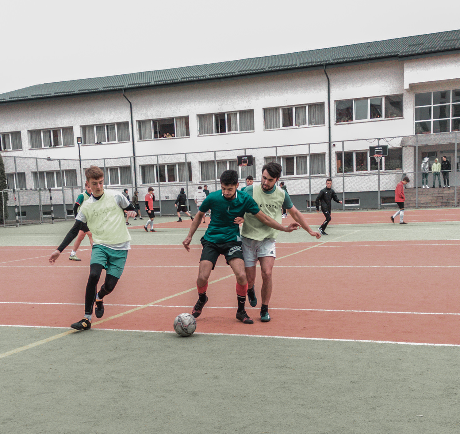 Echipa de fotbal a colegiului nostru a participat la etapa locală a Olimpiadei Naționale a Sportului Școlar