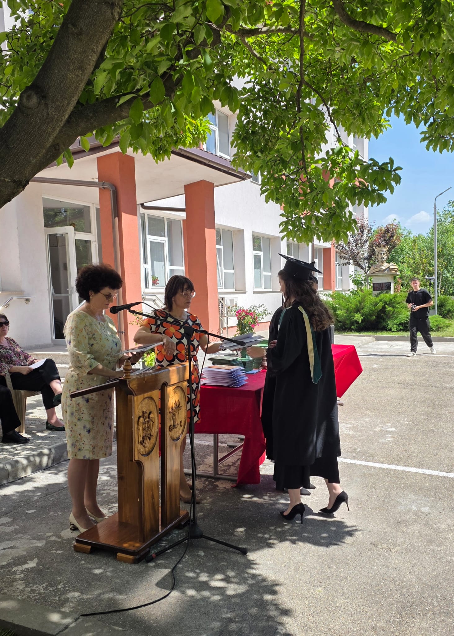 Despre oameni, emoții și aripi spre viitor - cursul festiv al absolvenților promoției 2022-2026